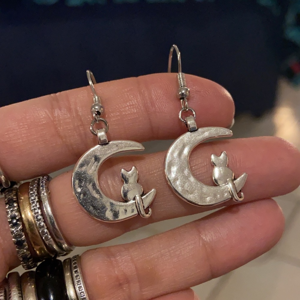 Cat moon jewelry . Silver plated moon & cats . Boho earrings & necklace set - Picture 7 of 9